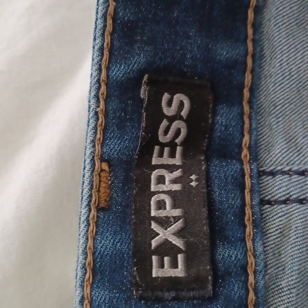 Shorts - Picture 2 of 3